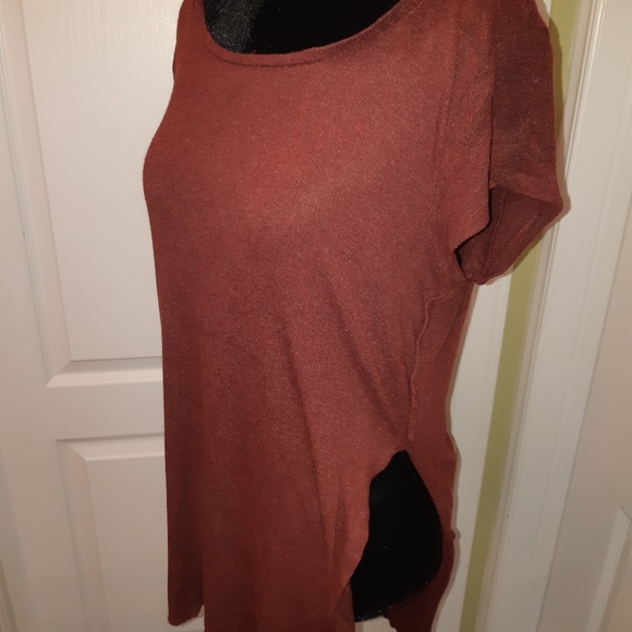 Red Top - Picture 2 of 2